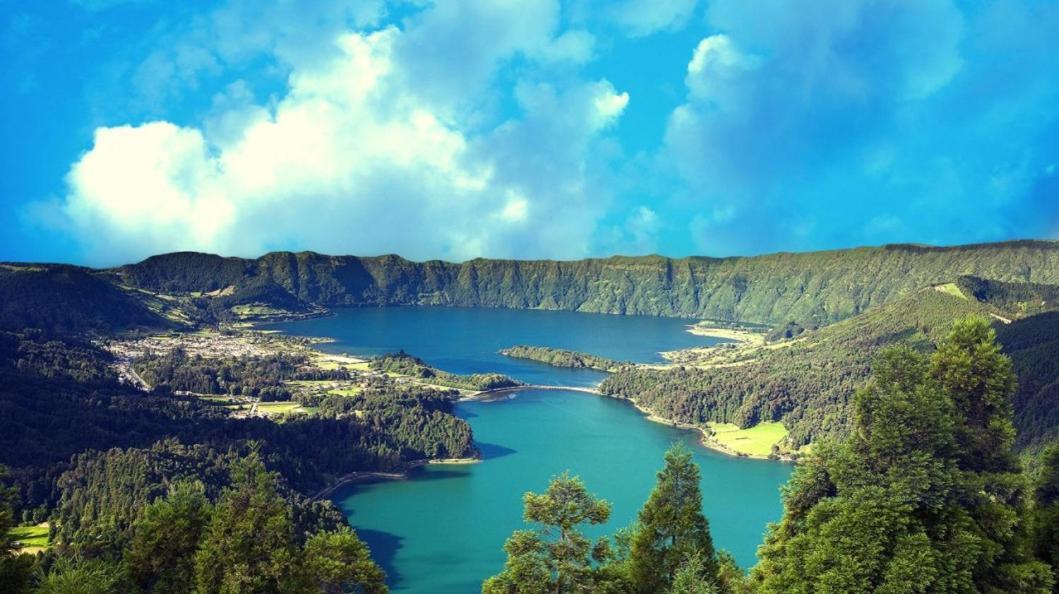 Azores - Casas Da Ladeira * Ponta Delgada